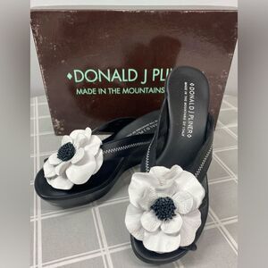 NWT Donald J Pilner Black White Leather Floral Wedge Womens Sz 7.5 Sandals